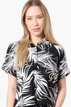 Beecher Brook Leaf Pattern Cropped Short Sleeve Blouse - Black